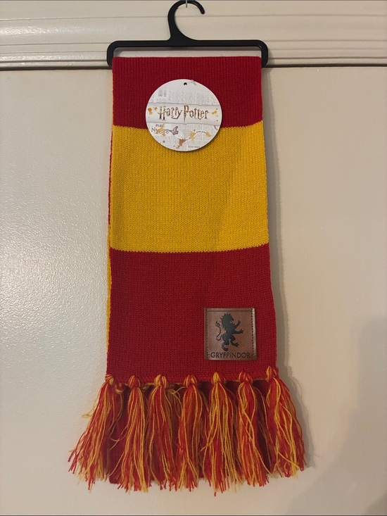 Warner Brothers Other - Harry Potter - Gryffindor ( unisex) Scarf